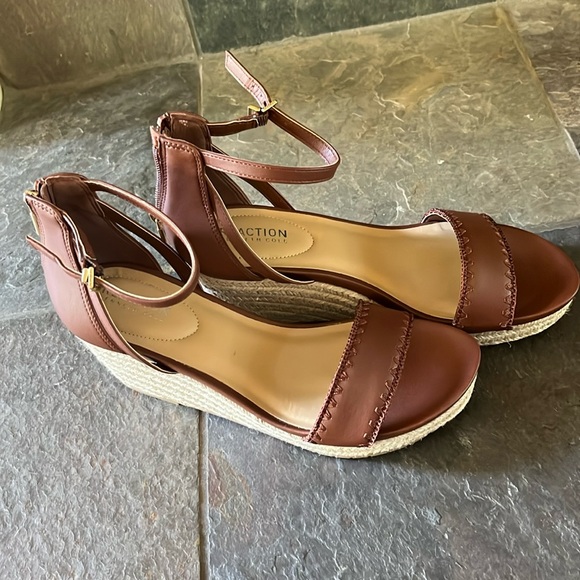 NWOT Reaction Kenneth Cole brown wedge sandals with 3” heel - Picture 3 of 7
